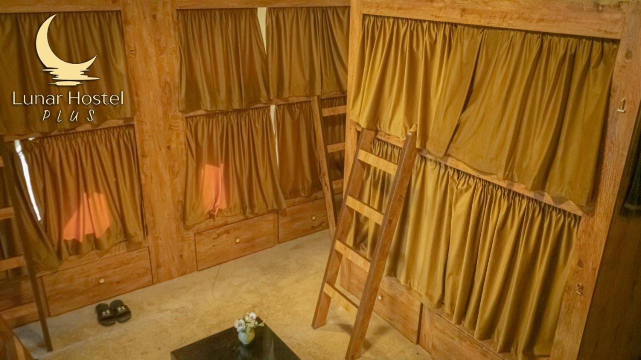 Lunar Hostel Plus Dubai Exterior foto